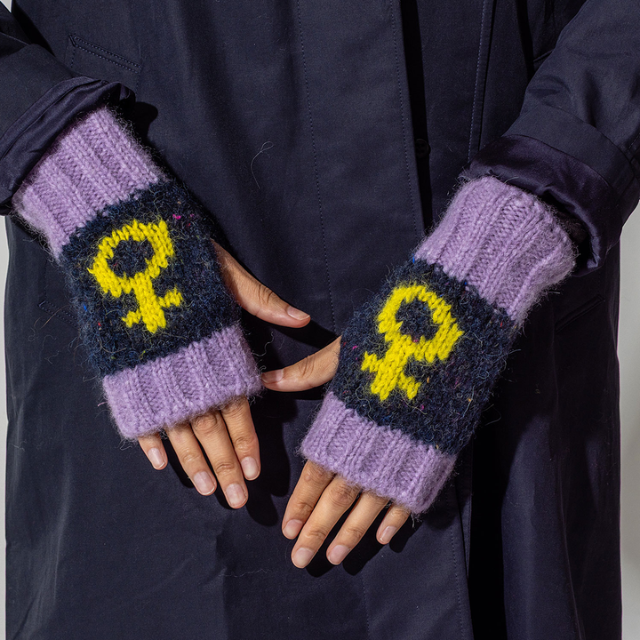 Cosmos Wrist Warmer in Nyx & Lilac