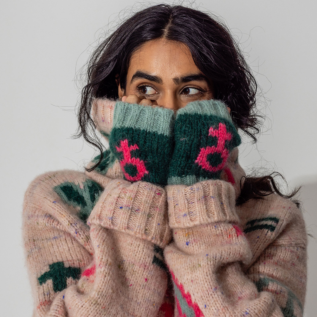 Cosmos Wrist Warmer in Green & Pink