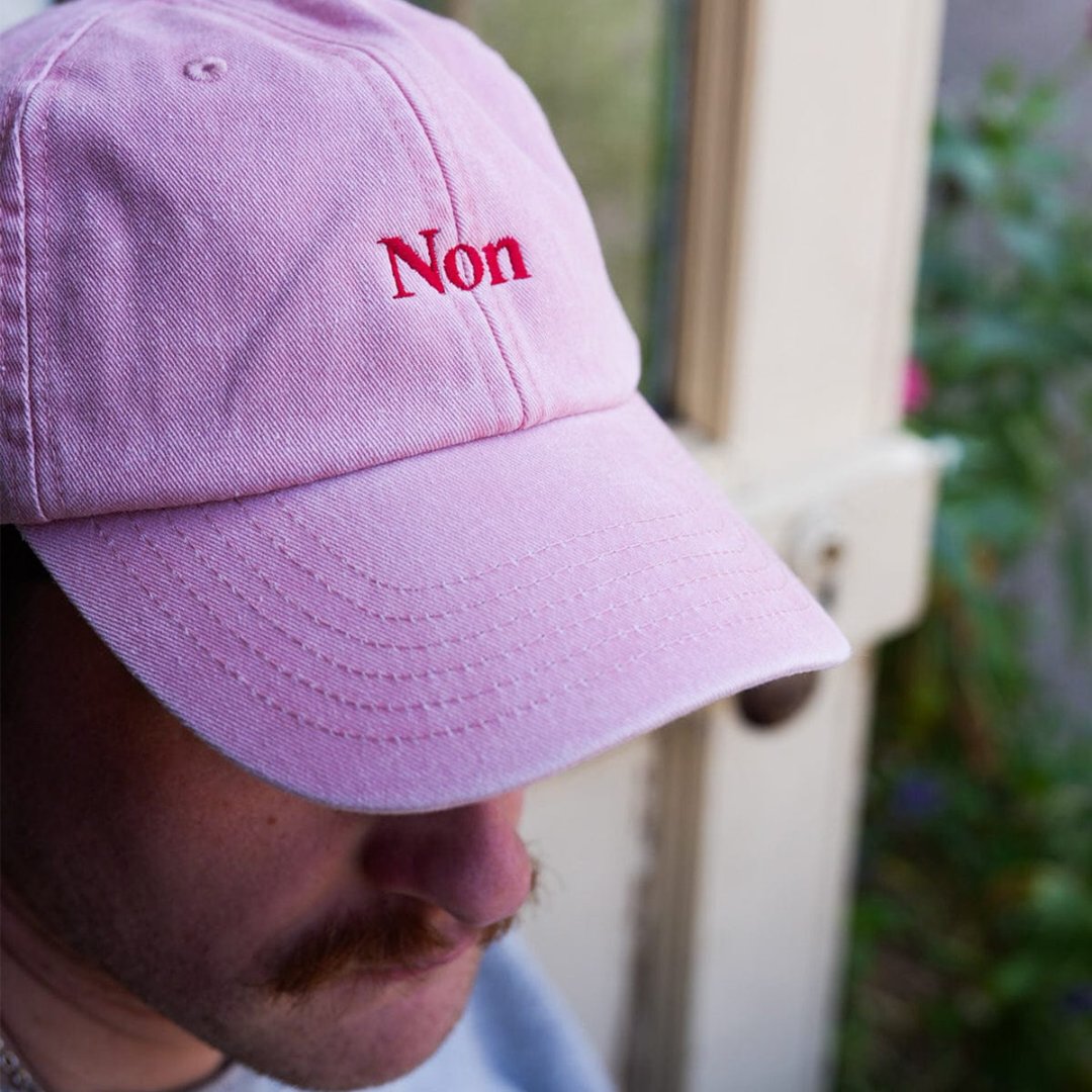 Non Baseball Cap in Stonewash Pink baseball cap Black & Beech
