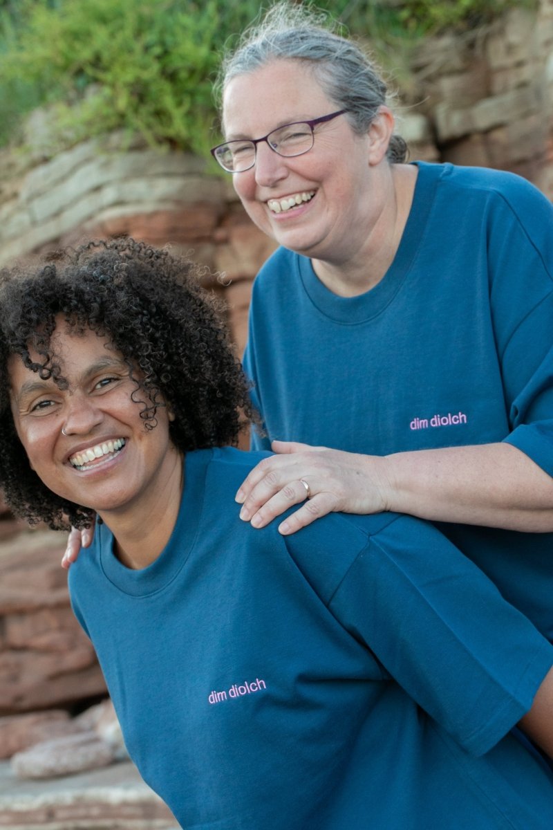Dim Diolch Embroidered T-shirt - PREORDER - Black &amp; BeechTeal with Pink Thread