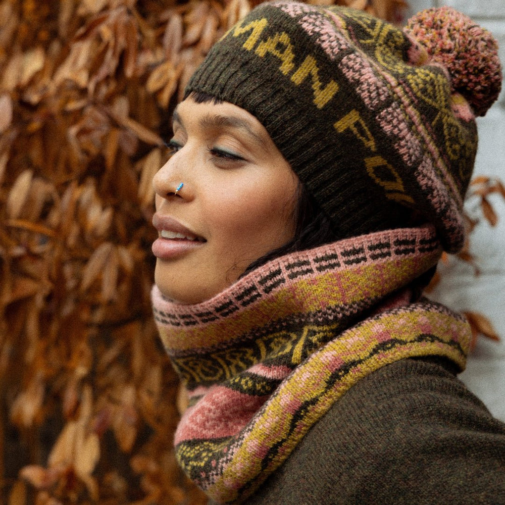 Pre-Order - Feminist Fiadh Snood in Kelp - Black & Beech