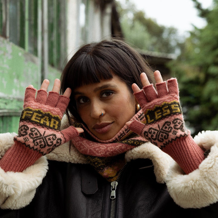 Fearless Fingerless Glove in Cloudberry - Black &amp; Beech