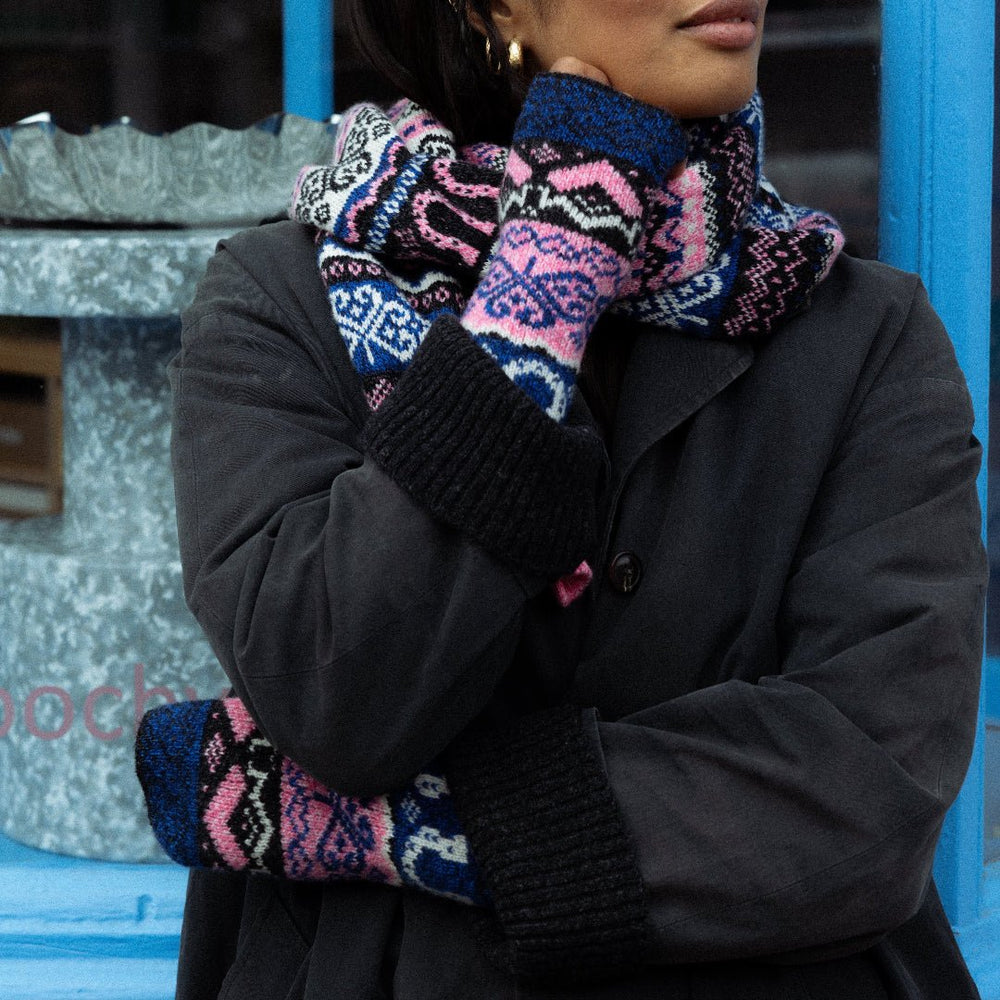Pre-Order - Fairisle Fiadh Wrist Warmer in Anthracite - Black & Beech