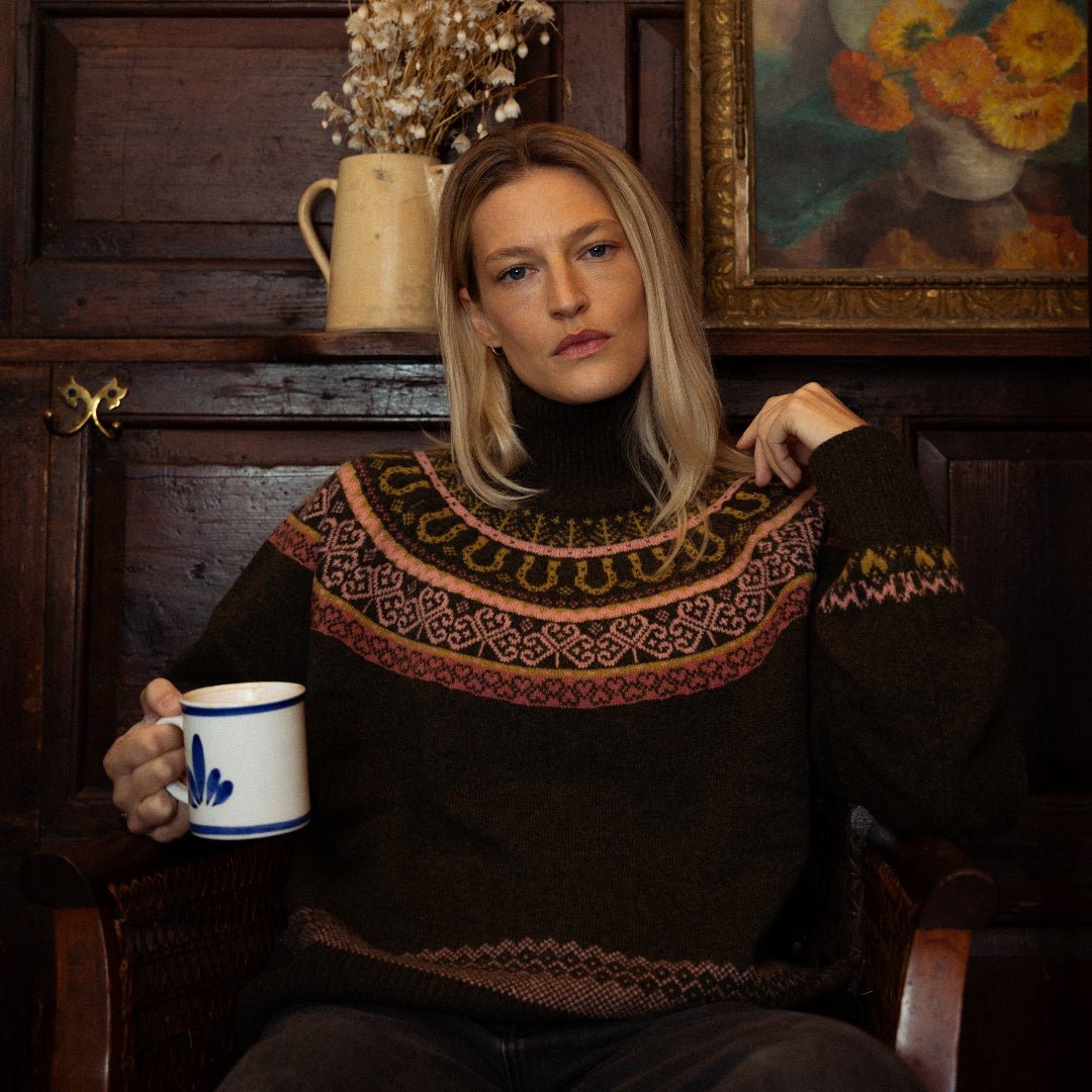Fairisle Fiadh Funnel Neck Jumper in Kelp - Black &amp; BeechXS