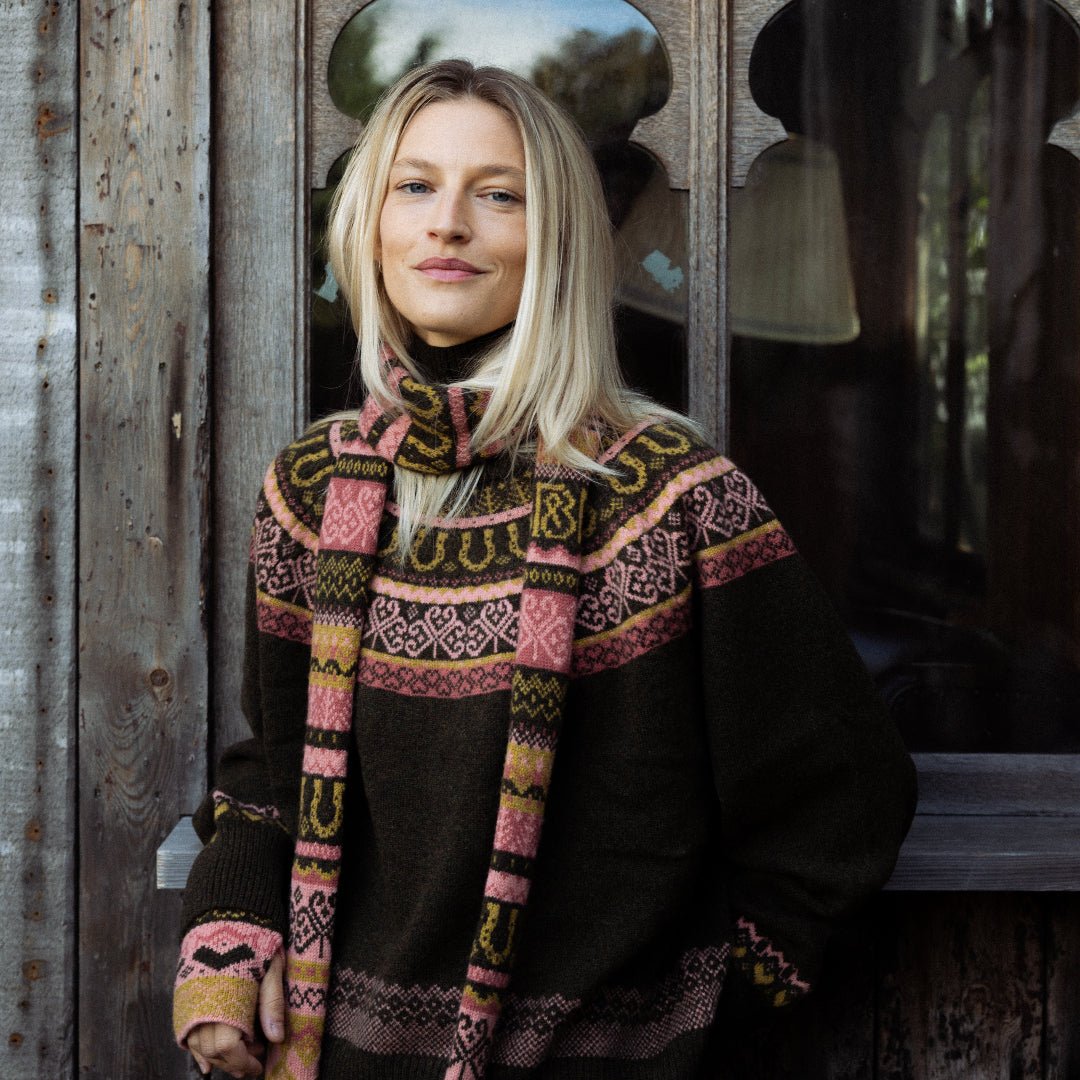 Fairisle Fiadh Funnel Neck Jumper in Kelp - Black &amp; BeechXS