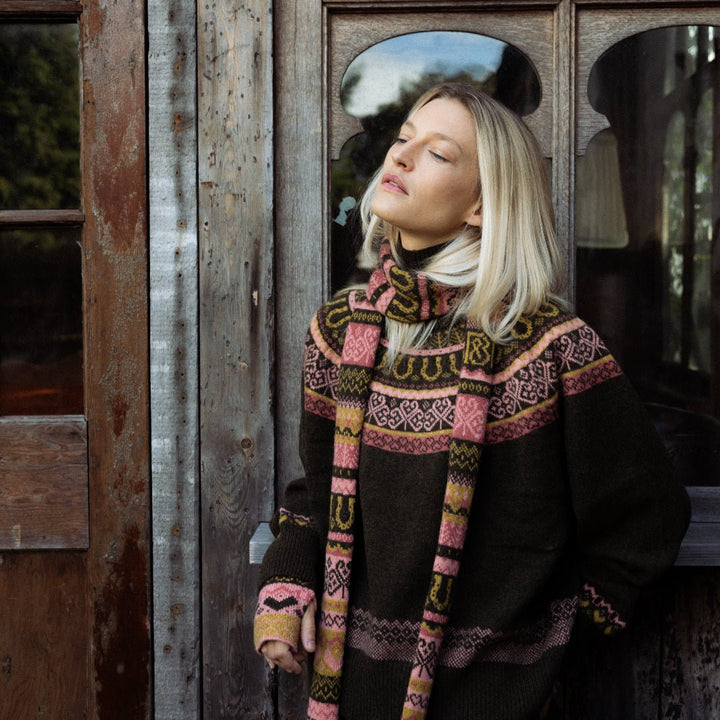 Fairisle Fiadh Funnel Neck Jumper in Kelp - Black &amp; BeechXS