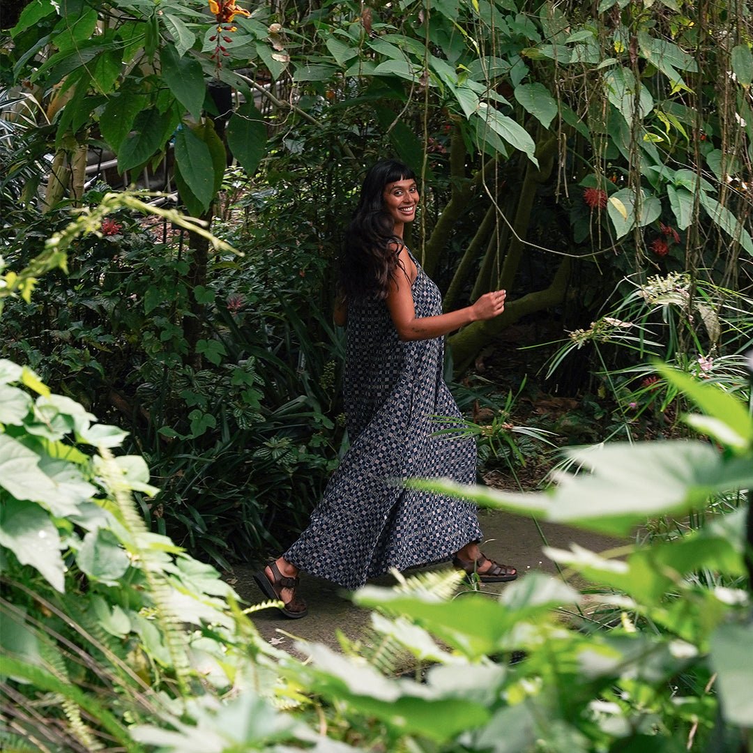 Easy-fit Organic Cotton Summer Dress in Midnight &amp; Putty - Black &amp; Beech1