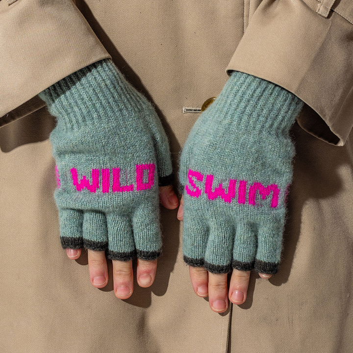 Wild Swim Fingerless Gloves in Mojito & Neon Pink