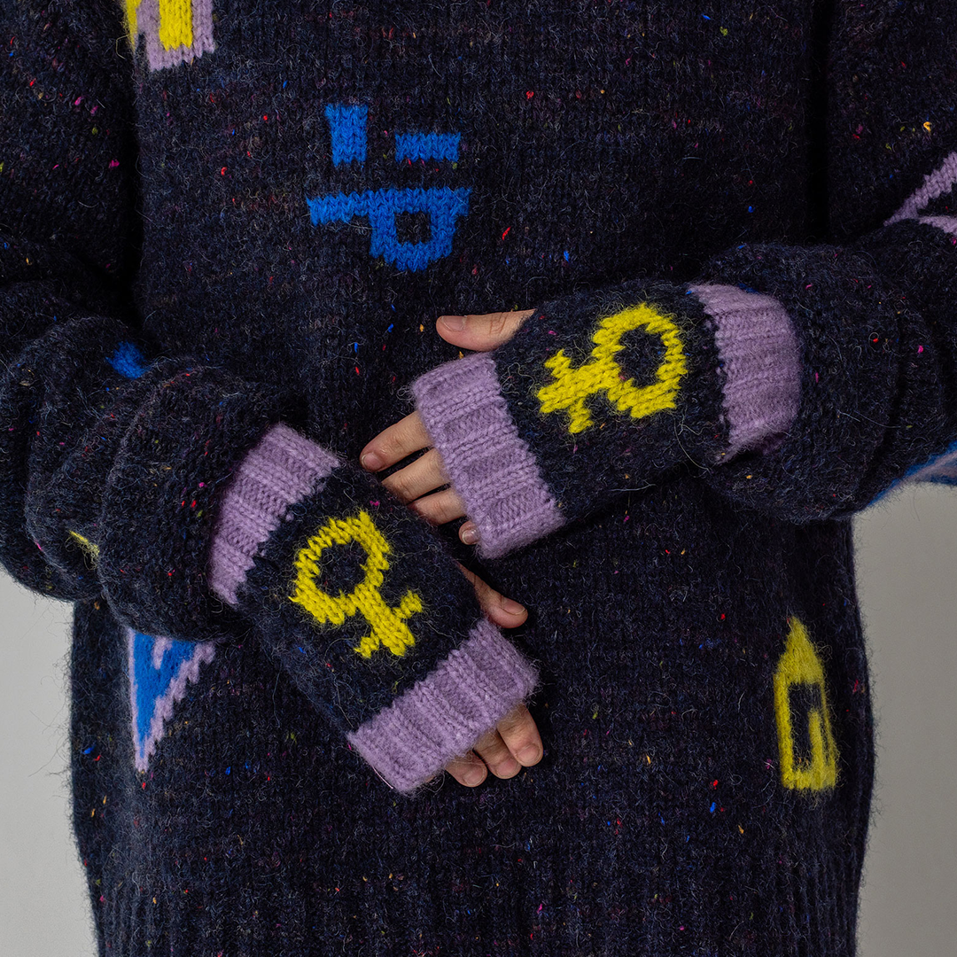 Cosmos Wrist Warmer in Nyx & Lilac