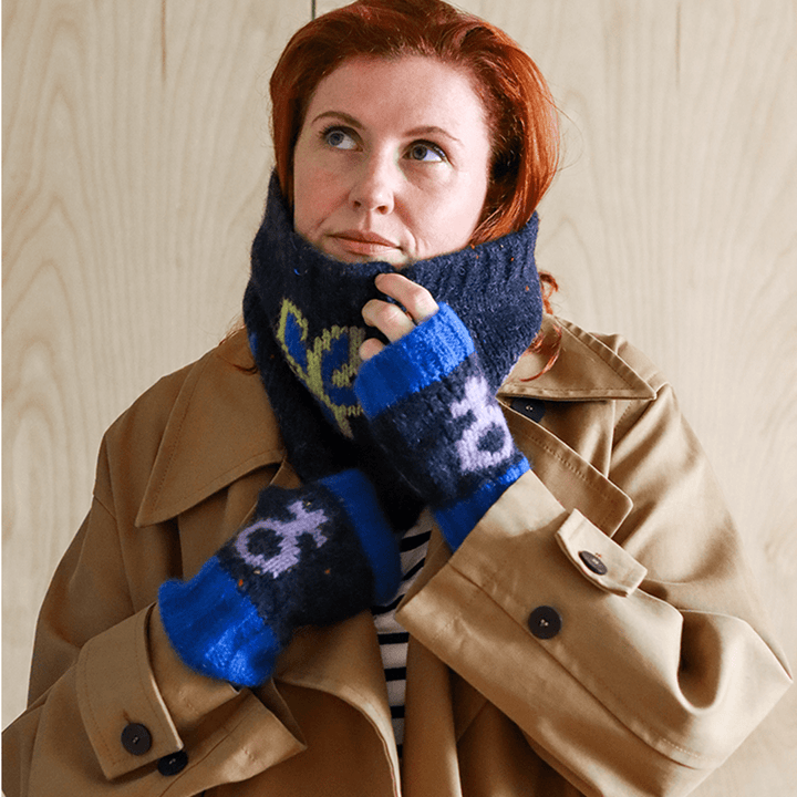 Cosmos Snood in Nyx Snood Black & Beech