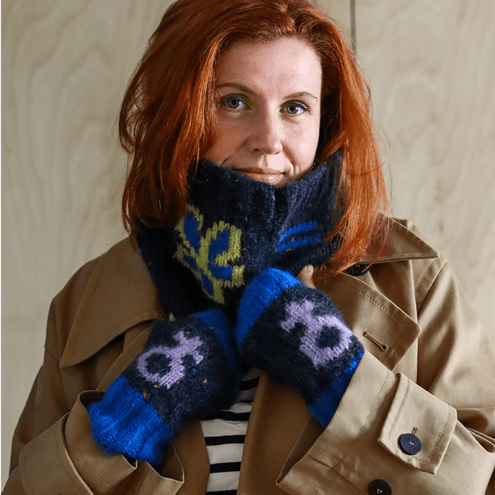 Cosmos Snood in Nyx Snood Black & Beech