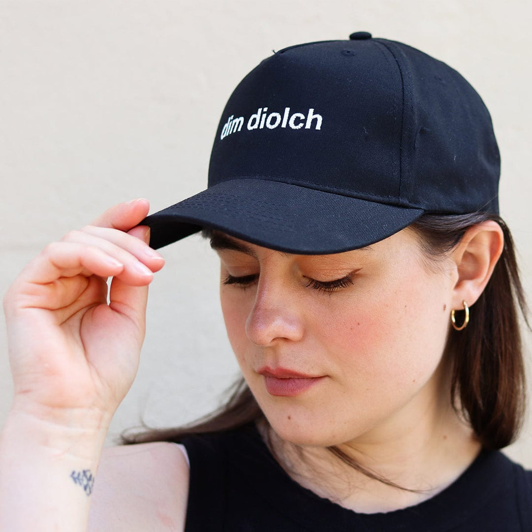 Dim Dioch Baseball Cap in Black baseball cap Black & Beech