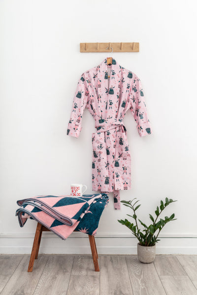 Feminist Icon Robe Black & Beech
