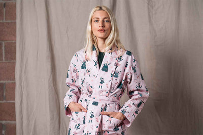 Feminist Icon Robe Black & Beech