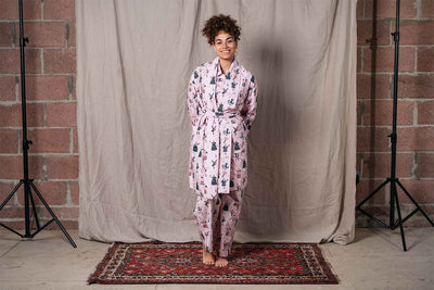 Feminist Icon Robe Black & Beech