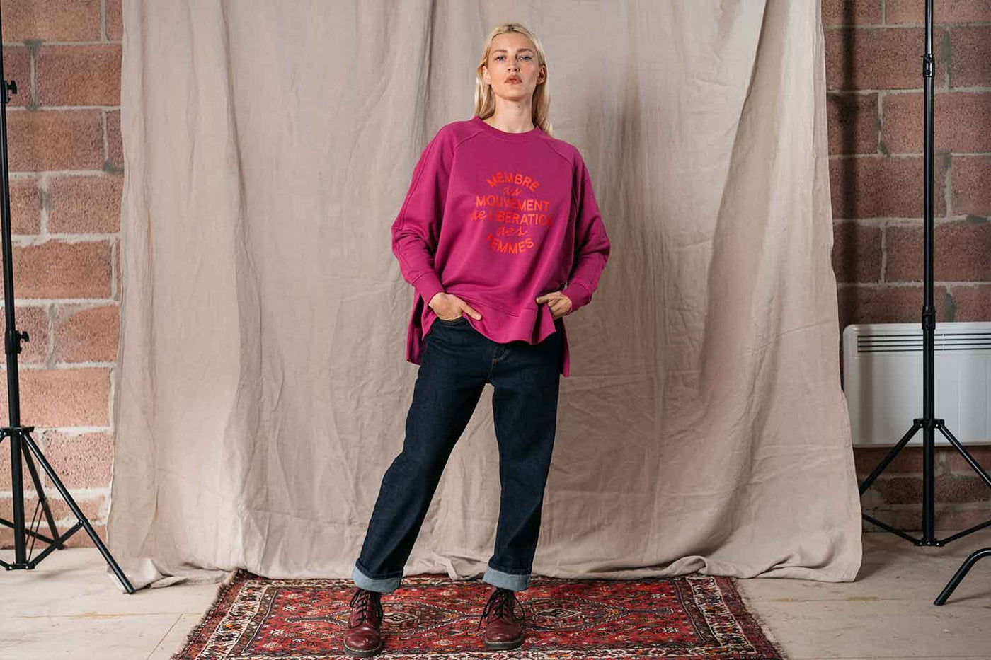 'Membre du mouvement de libération des femmes' fuchsia sweatshirt. Black & Beech